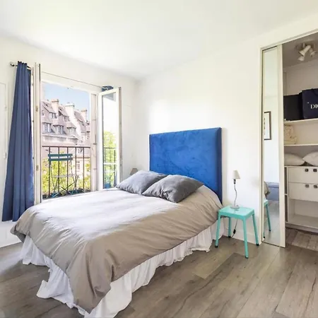 Apartment In Front Of Sacre Coeur - 2 Bedrooms In Last Floor