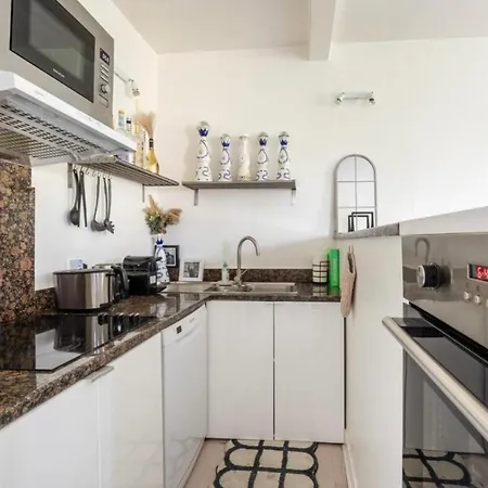 In Front Of Sacre Coeur - 2 Bedrooms In Last Floor Apartment Paris