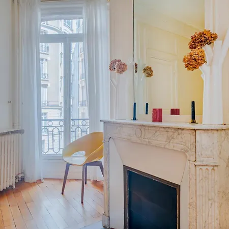 Prestigious Triangle D'or 2br Champs-elysee - Montaigne Apartamento París
