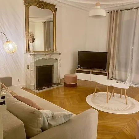 Haussmannien, Pres Arc Triomphe Paris