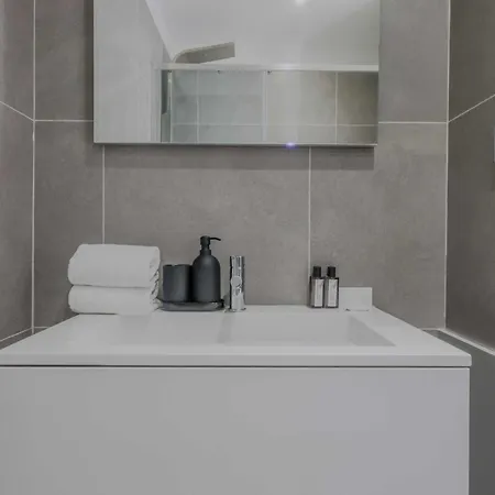 Spacious - 5br-12p - Trocadero