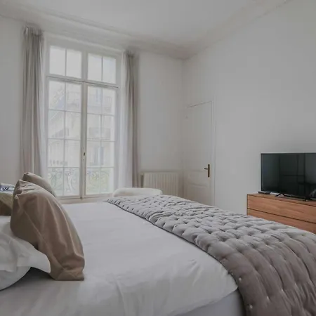 Spacious - 5br-12p - Trocadero *