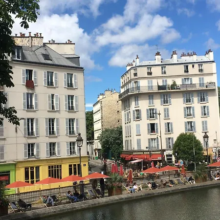 Paris, Au Bord Du Canal Saint Martin