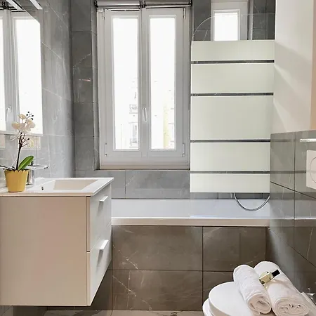 Eiffel Tower Stylish Retreat Apartment Paris