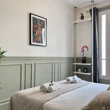 Eiffel Tower Stylish Retreat Apartment *