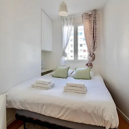 16th 2 Bedrooms Near Eiffel Tower Renovated Balcony 2-4 Person Apartman