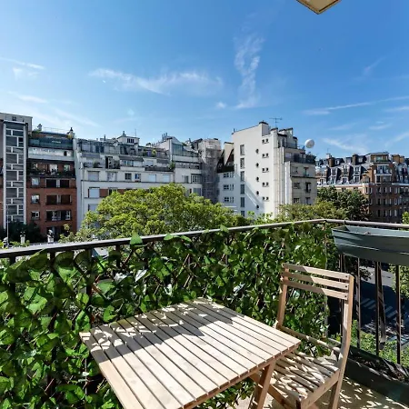 Apartman 16th 2 Bedrooms Near Eiffel Tower Renovated Balcony 2-4 Person Párizs