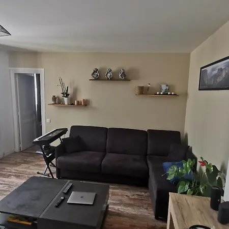 Charming Flat Near Gare Du Nord Station דירה *