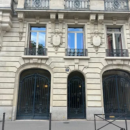 4 Bedroom Prestigious Baroque Near Trocadero Apartament