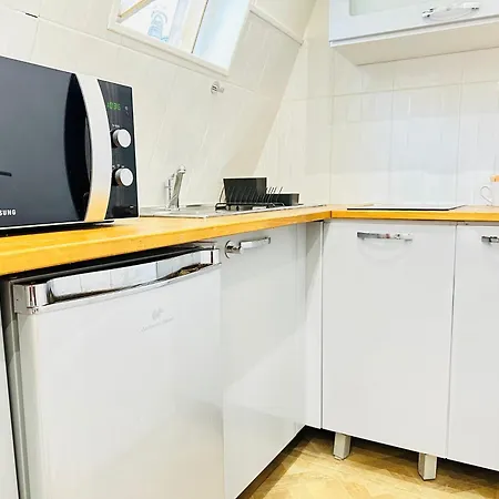 Pretty Flat In Apartment
