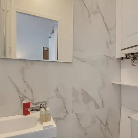 Apartment Tiny House St Honore *
