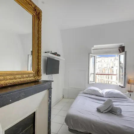 Apartment Tiny House St Honore