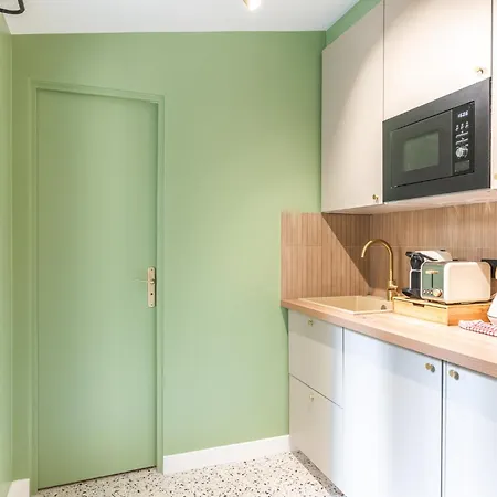 Charming With Terrace - Near Montmartre Apartment