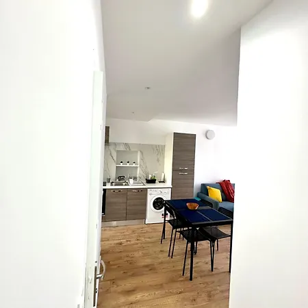 Refait A Neuf 2 Pieces - - Equipe - Parking *