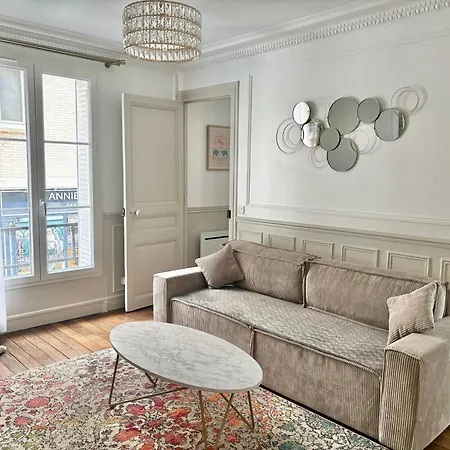 Elise Passy Apartment
