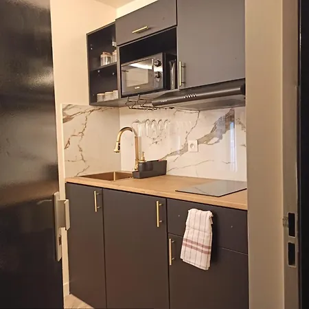 Elegant Avec Baignoire Apartamento
