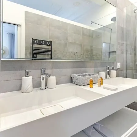 Newly Renovated Near La Madeleine Apartment Paris