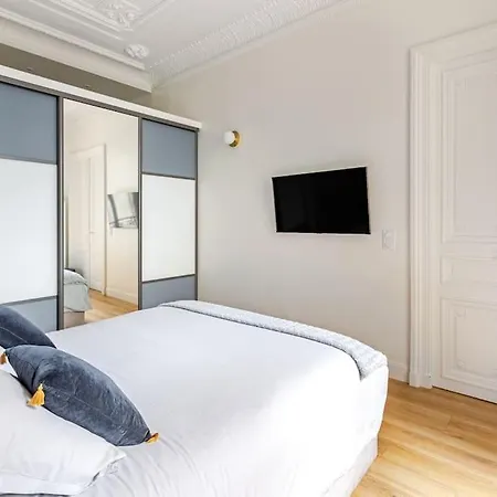Apartment Newly Renovated Near La Madeleine Paris