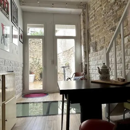 Apartamento Grand Triplex Calme Avec Cour Privee París