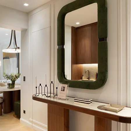 Thelander - Serviced In Opera Apartment *