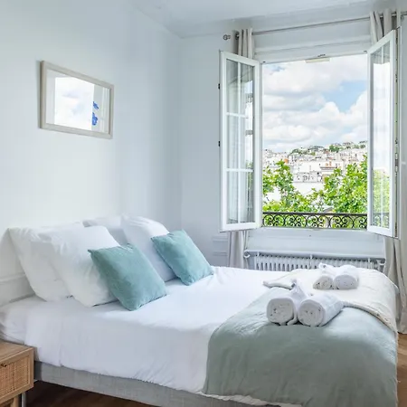 Montmartre - Avec Vue Sur Le Sacre-coeur *