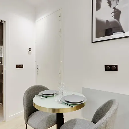 Ideally Located In The Heart Of Apartment *