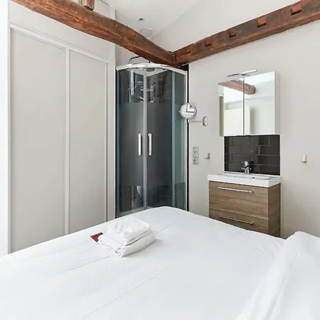 Jardin And Balcony 1br Apartment Paris