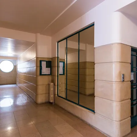 Luxury Art Deco Elegant Escape By Eiffel Tower *