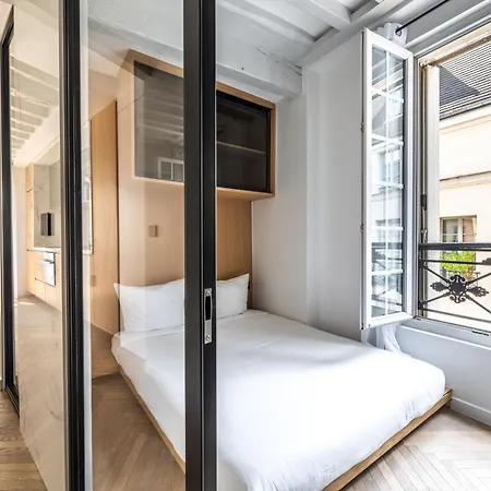Le Chic Marais Parisien Apartment *