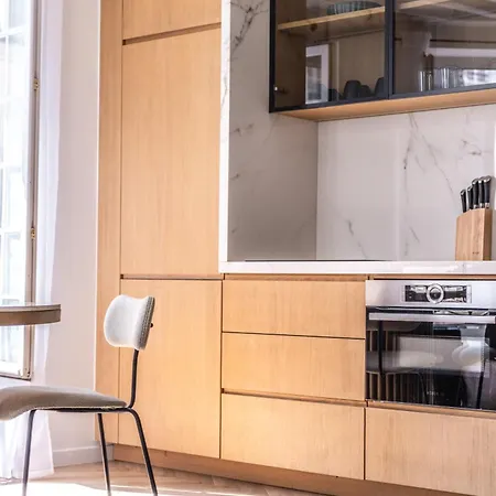 Le Chic Marais Parisien Apartment