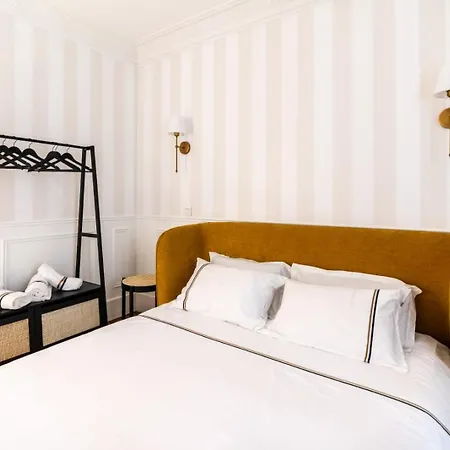 Charming Parisian Flat Near Eiffel Tower * 巴黎