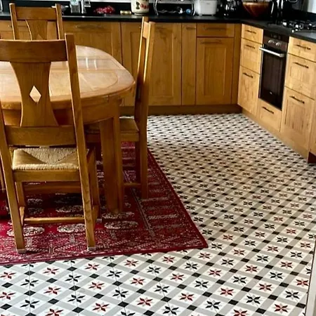 Apartment Grand Familial Parisien, Avec Balcon Et Parking *