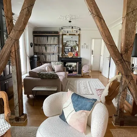 Grand Familial Parisien, Avec Balcon Et Parking *