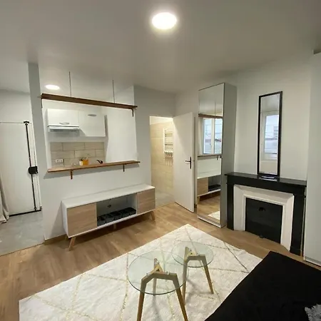 Equipe, Lumineux A Apartment Paris