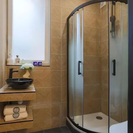 Apartment Sublimappartlamarquisepariscenter2bathr Paris