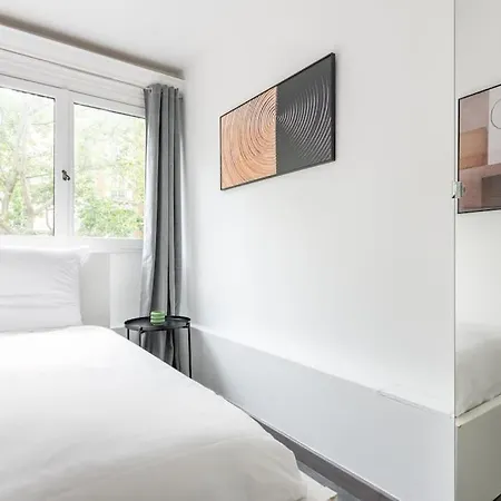 Ensoleille Buttes Chaumont -iv Apartment Paris