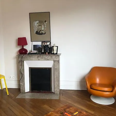 2 Pieces Lumineux Avec Balcon Filant Paris