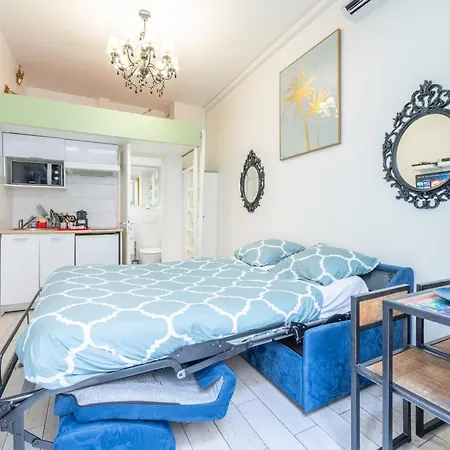 Little Boudoir Of Champs-elysées