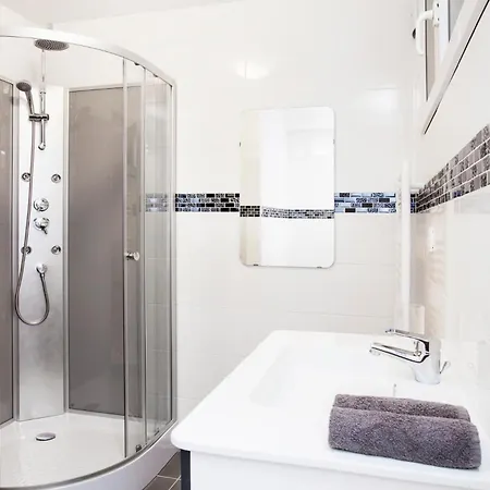 Manray House - Beautiful Three Bedroom Apartment- Center Paris