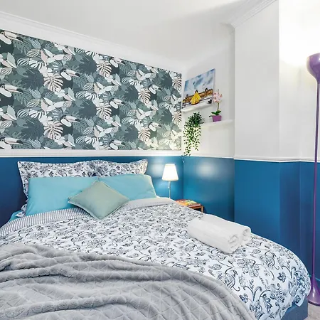 Manray House - Beautiful Three Bedroom Apartment- Center *