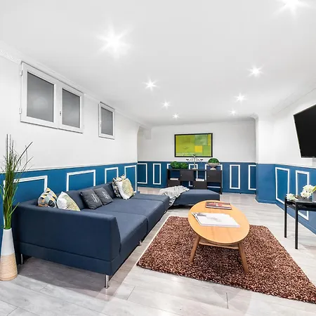 Manray House - Beautiful Three Bedroom Apartment- Center Apartment *