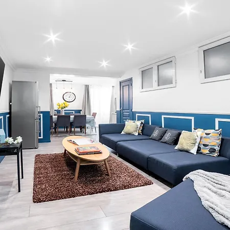 Manray House - Beautiful Three Bedroom Apartment- Center *