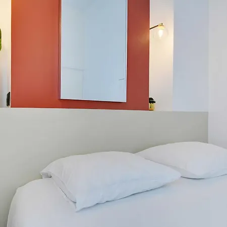 Charming 2br- 4p - Rochechouart Apartment Paris