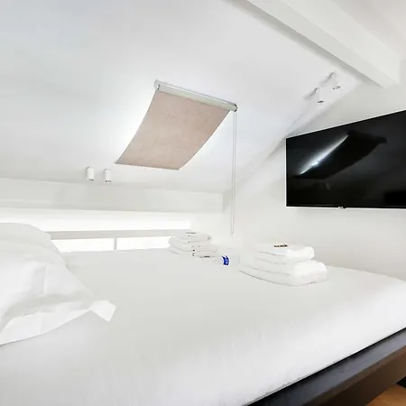 Charming Air-conditioned For A Cosy Atmosphere Paris
