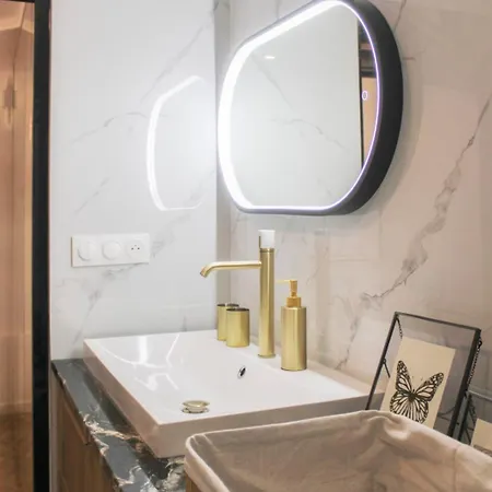Apartment Charming 2-room In The Heart Of *