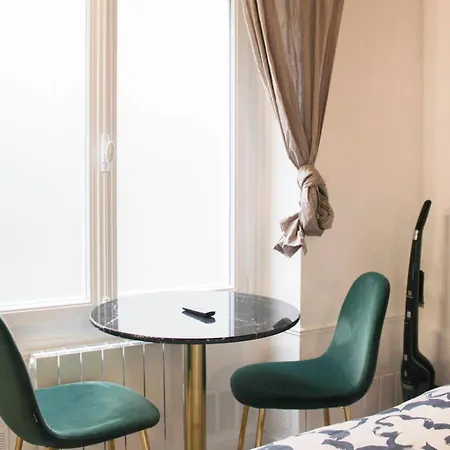 Charming 2-room In The Heart Of Apartment Paris