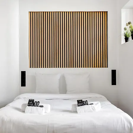 Sur Les Champs Elysees Apartment *