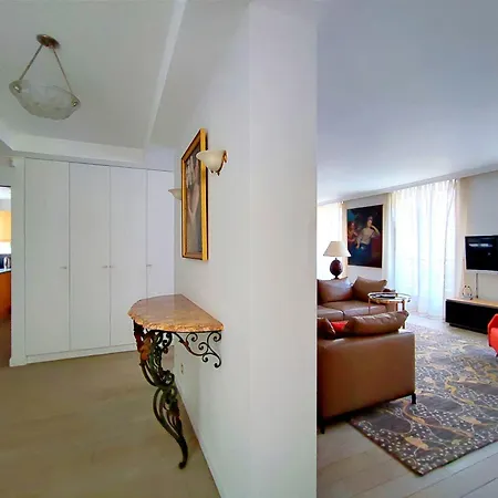 Rue De L'universite - 7 Apartment