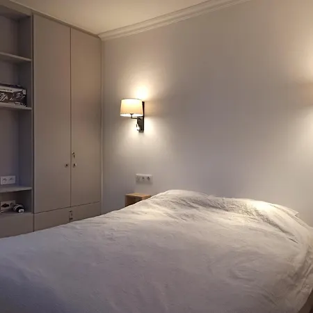 Rue Du Faubourg St Honore #1 - 8 Apartment *