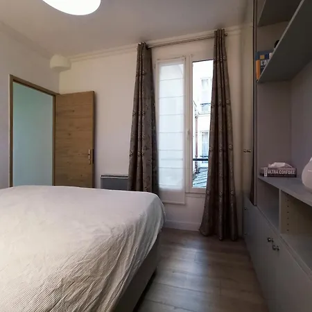 Rue Du Faubourg St Honore #1 - 8 * Paris